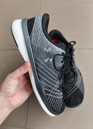 Оригінальні кросівки under armour