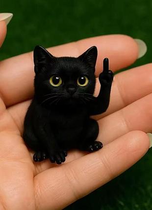Фігурка котик з пальцем