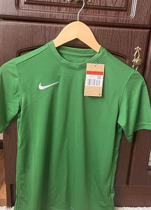 Футбольна футболка nike зелена
