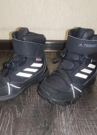 Дитячі черевики adidas terrex дитячі черевики adidas terrex climaproof. стан ідеал. оригінал.