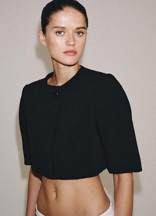Вкорочений чорний піджак zara в розмірі m, новий