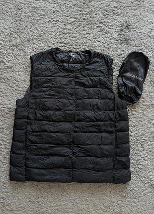 Ультра легка жилетка на синтетичному русі puffer tech від  uniqlo, size l, стан ідеальний , плечі 40 підпахви 54 довжина 62