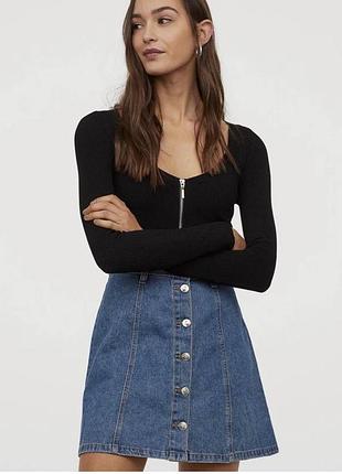 Джинсова спідниця -міні  h&m 💙 матеріал: cotton💯  стан: чудовий 😻 розмір: 34 (s/xs), 150/64a