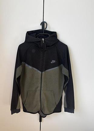 Спортивна кофта бренду nike з технологією dri fit на хлопчика