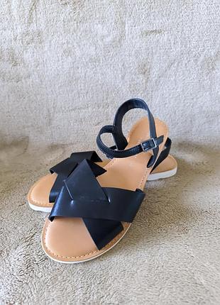 Легенькі дуже зручні шкіряні босоніжки next forever comfort