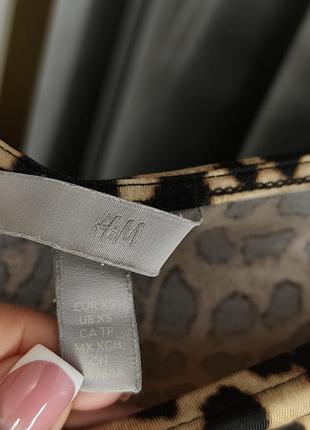 Топ принт лео h&m 8