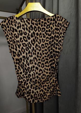 Топ принт лео h&m 3