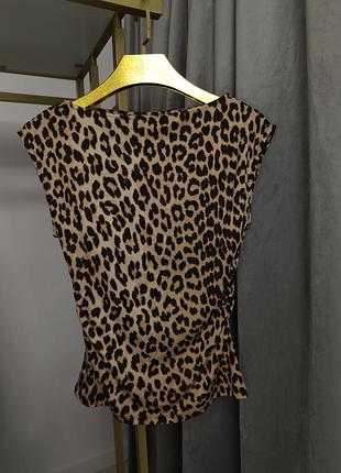 Топ принт лео h&m 6