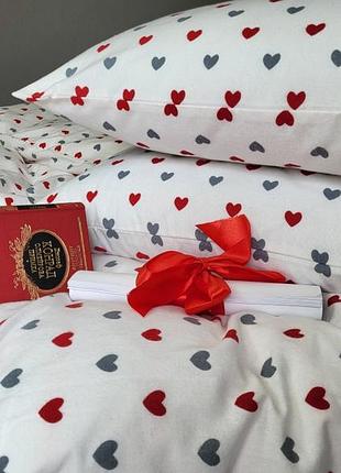 Ткань для постельного белья теплая фланель сердечки серо-красные,турция распродажа остаток 2,58 и 1,45 м