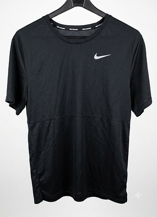 Чорна спортивна футболка nike dri-fit running (s)