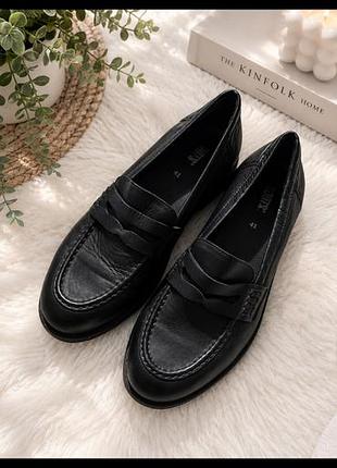 Чорні шкіряні лофери boots