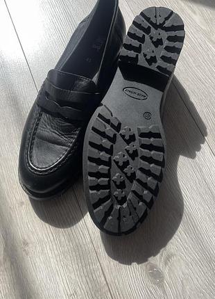 Чорні шкіряні лофери boots 2