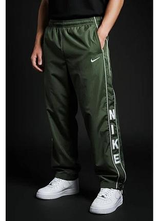 Штани спортивні чоловічі плащівка з принтом nike