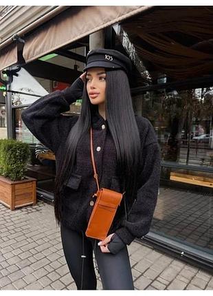 Хутряна кофта з кишенями на змійці з капюшоном.
