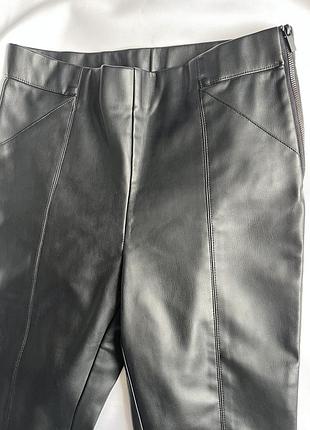 Легінси з екошкіри,zara, середня щільність тканини, тягнеться. розмір s