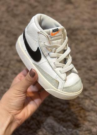 Оригінальні дитячі кросівки хайтопи nike blazer 23 розмір (14см) б/в