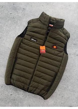 Жилет ellesse. непродувна високоякісна плащівка.