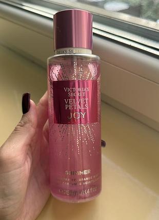 Парфумований спрей victoria's secret velvet petals joy shimmer