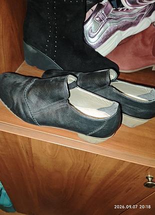 Закрытые туфли rieker р 39 кожа.