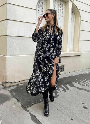 Шифонова сукня від h&m з ніжним квітковим принтом та витонченим коміром-стійкою з оборками.