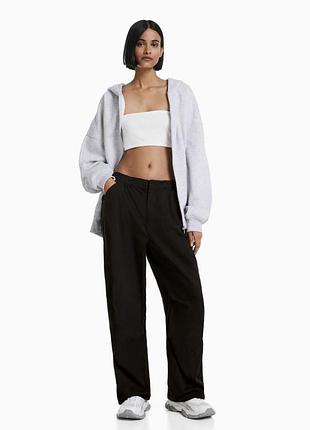 Чорні штани-джогери bershka ( loose fit parachute jogger trousers ) xs 34 на дівчину