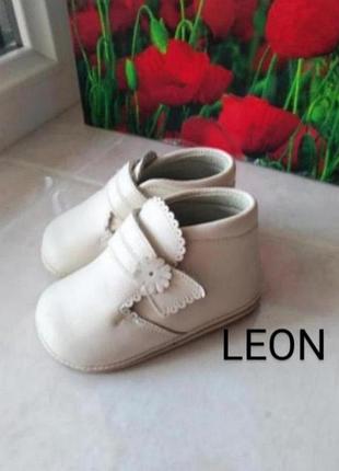 Шкіряні ортопедичні черевички  іспанія бренду leon   uk  2    eur 17