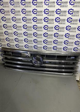Решітка радіатора touareg 3 (760853653e)