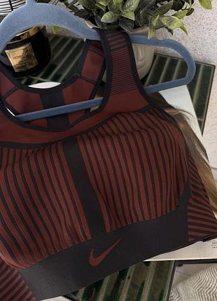 Анатомічний топ бра nike flyknit 3