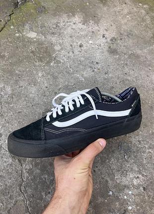 Рідкісні базові чорні кеди vans goretex водонепроникні з білими елементами