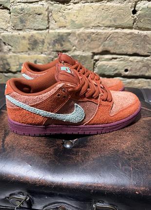 Nike dunk low sb mystic red 2