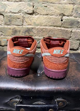 Nike dunk low sb mystic red 4
