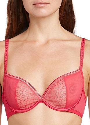 Насыщенный бюстгальтер с мягкой чашкой на косточках wonderbra