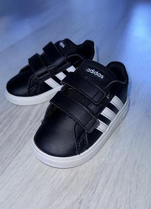 Кросівки adidas