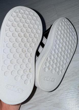 Кросівки adidas 4