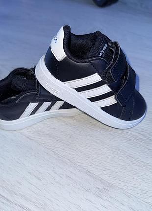 Кросівки adidas 2