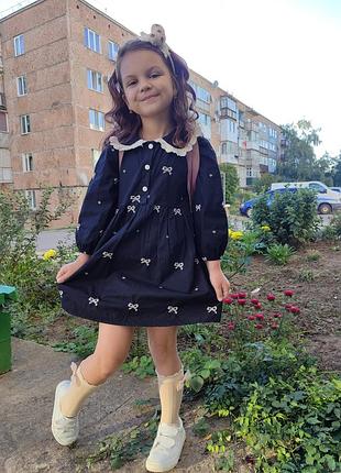 Сукня з бантиками з комірцем