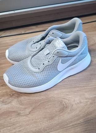Кросівки жіночі nike