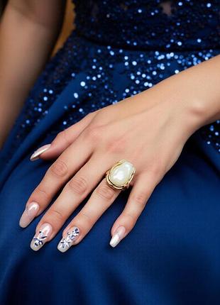 Кольцо женское акцентное большое барокко молочное