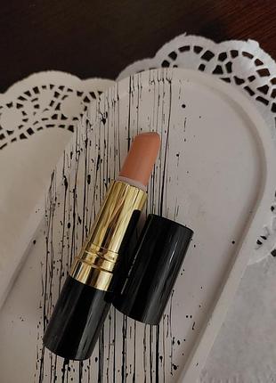 Нюдова помада revlon №120 !
