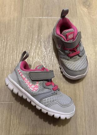 Детские кроссовки nike. оригинал! размер 22.