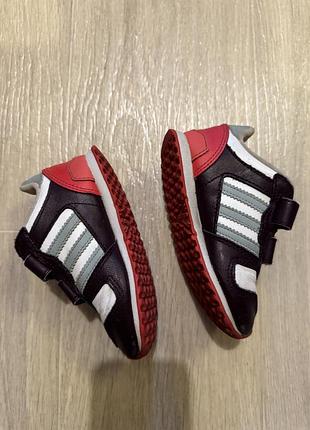 Детские кроссовки adidas. размер 23. 2