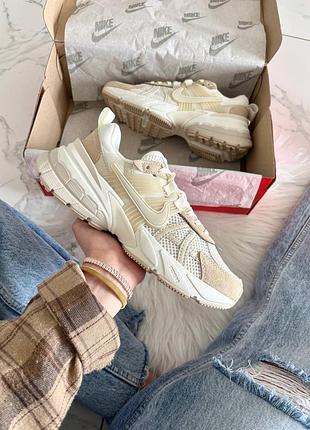 Nike v2k run sand beige