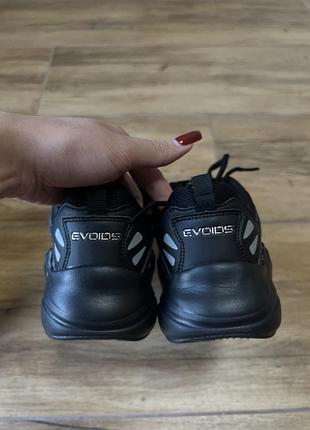 Нові стильні кросівки evoids 2