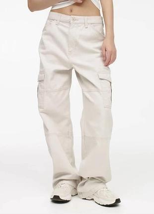 Джинси-карго з широкими штанинами (wide leg cargo jeans) бренду h&m