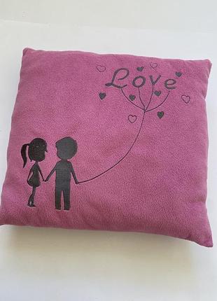 Розовая декоративная подушка «love» для влюбленных / романтический подарок
