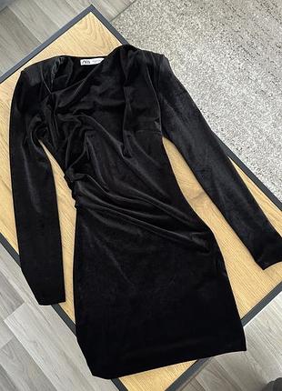 Чорна велюрова міні сукня від zara