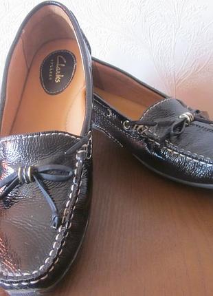 Лоферы мокасины clarks artisan (лаковая кожа), размер 35