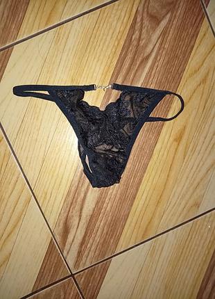 Изысканные ажурные стринги с вышивкой и стразами