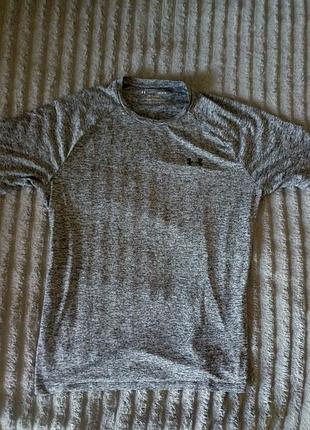 Продам оригинальную спортивную футболку under armour в сером цвете