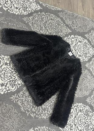 Коротка чорна шубка